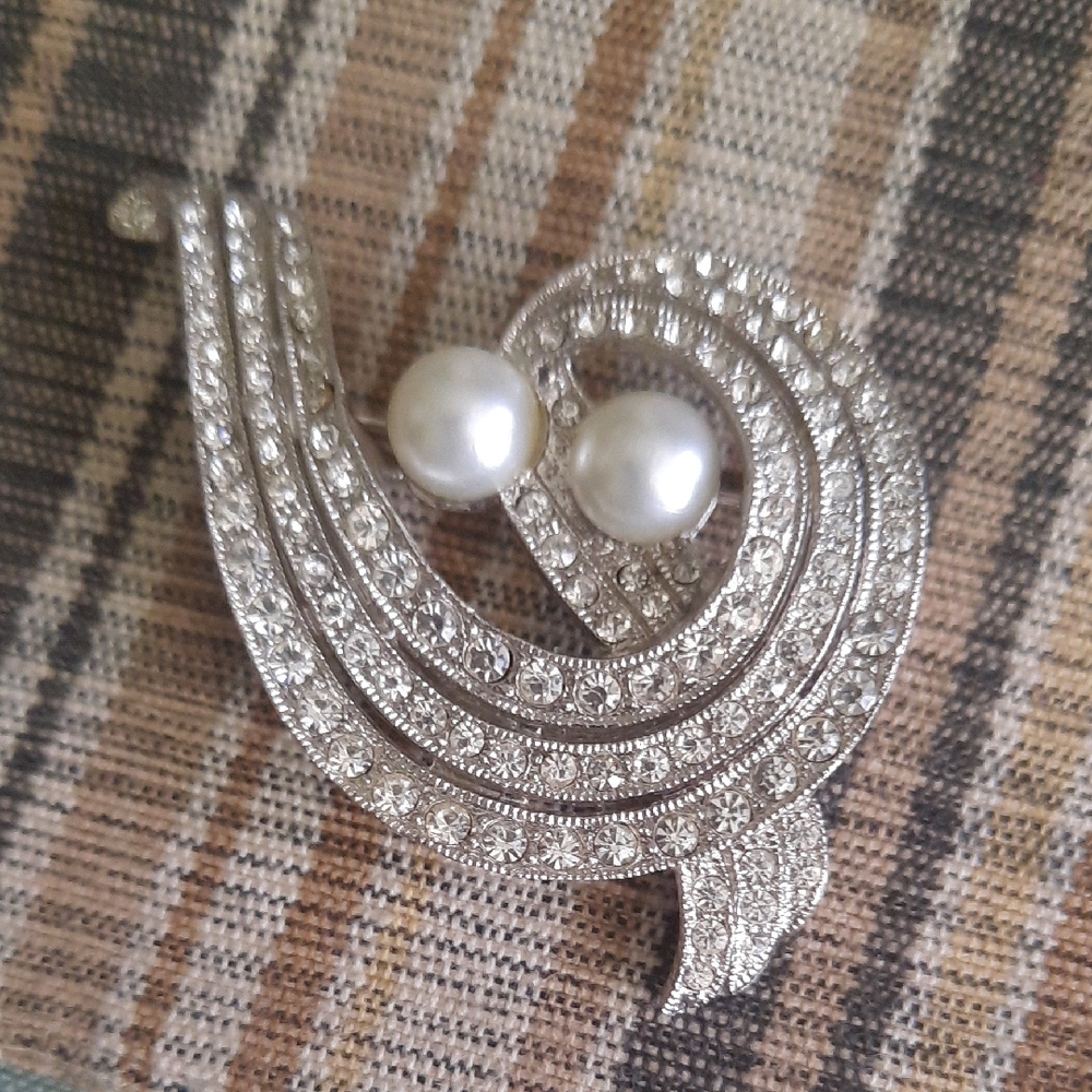 Silver Pearl & Crystal Swirl Brooch - Elegant Women's Jewelry